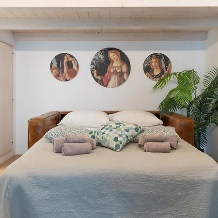 Corso Mazzini White Apartment